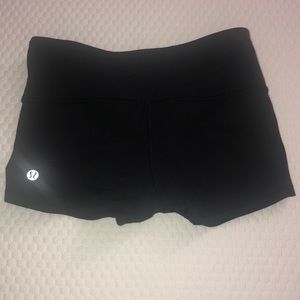Lululemon fitted short shorts
